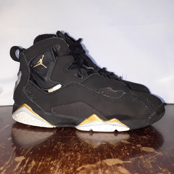 jordan true flight black and gold